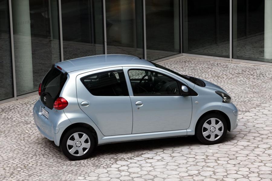  Toyota Aygo 2005 года  (фото 50 из 102)